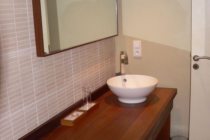 Room 13 of 16
