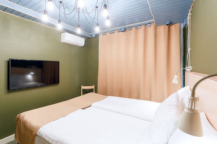 Room 6 of 38
