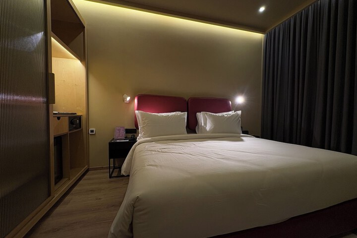 Room 13 of 24