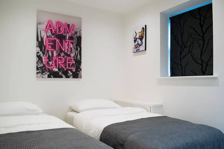 Room 5 of 13