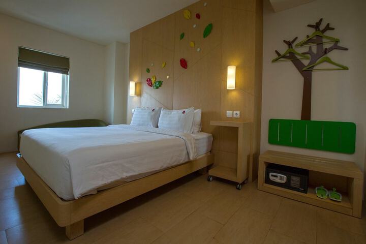Room 5 of 32