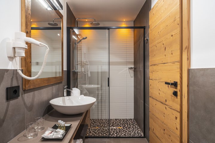 Room 15 of 29