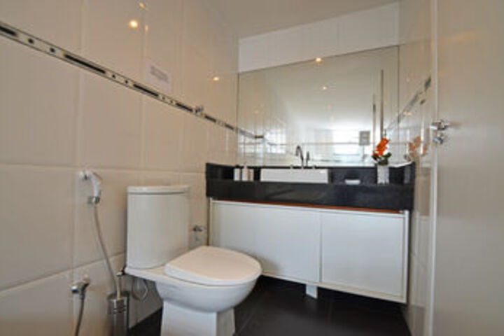 Room 4 of 27