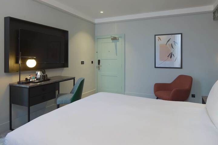 Room 27 of 182
