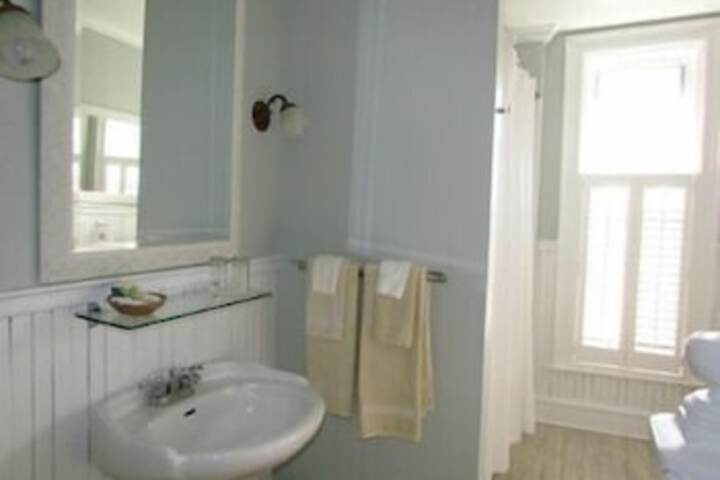 Room 115 of 174