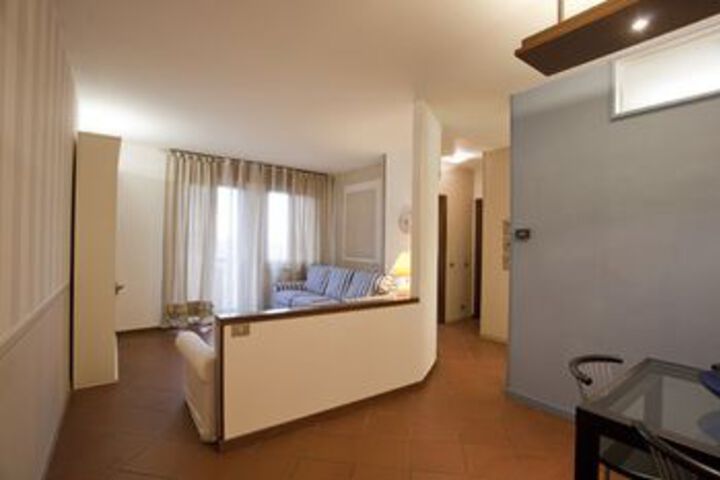 Room 8 of 12