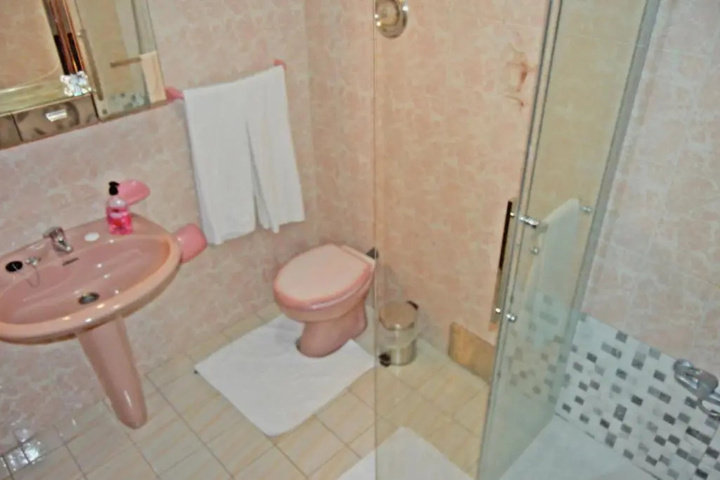 Room 6 of 6