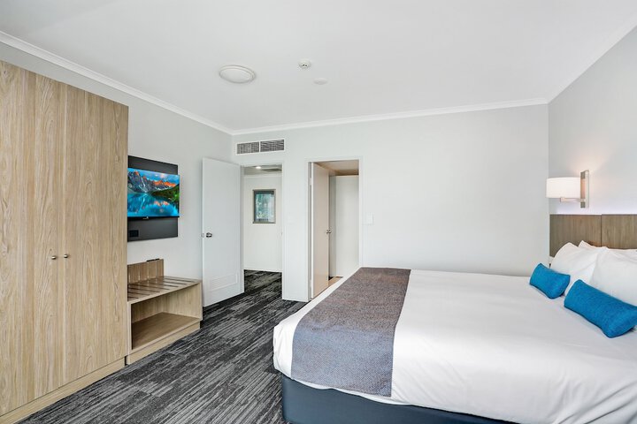 Room 13 of 42