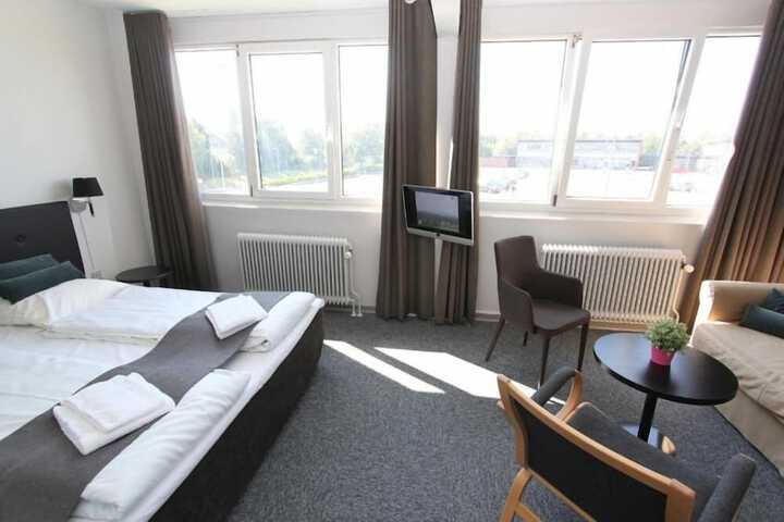 Room 3 of 27