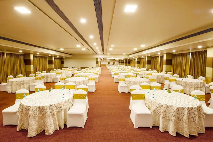 Dining 18 of 20