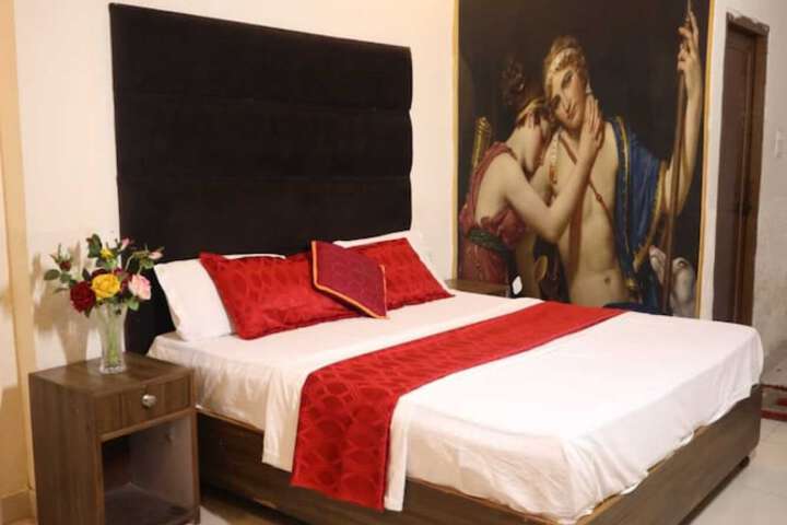 Room 12 of 35