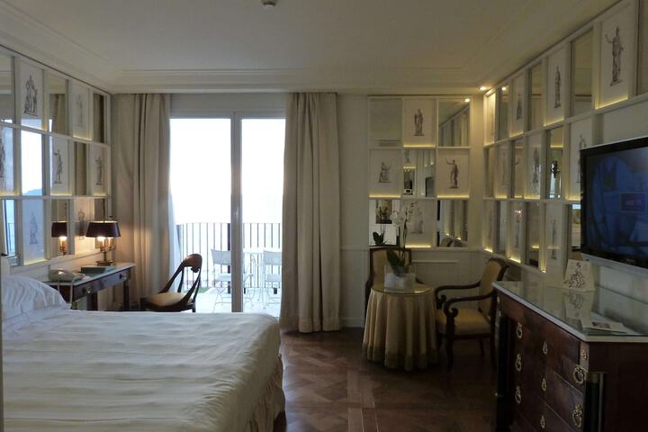 Room 27 of 135
