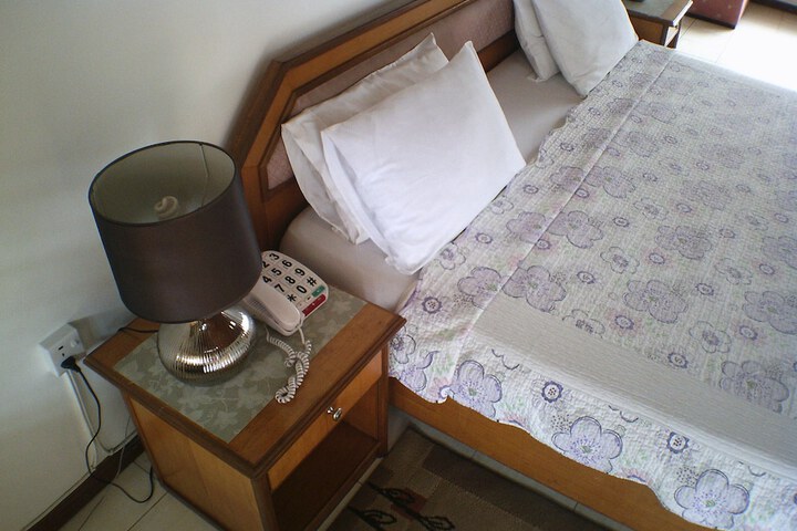Room 13 of 32