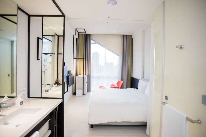 Room 13 of 85