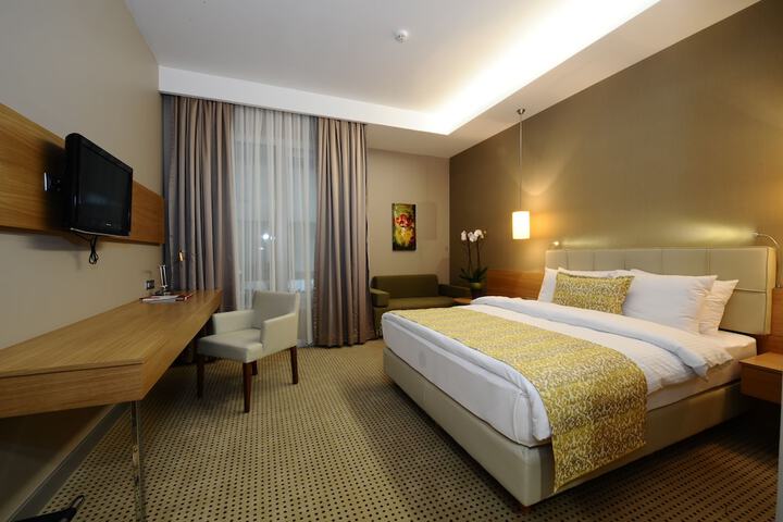 Room 16 of 84