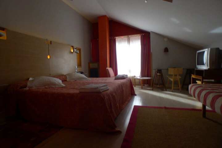Room 9 of 20