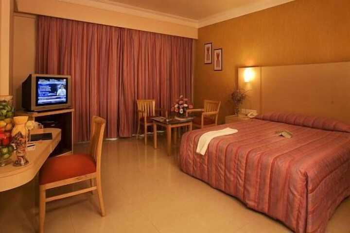 Room 5 of 44