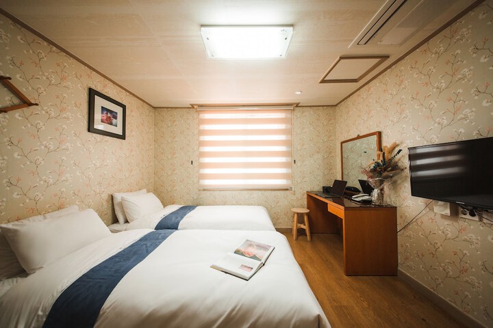 Room 21 of 80