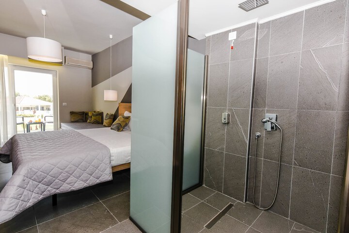 Room 14 of 35