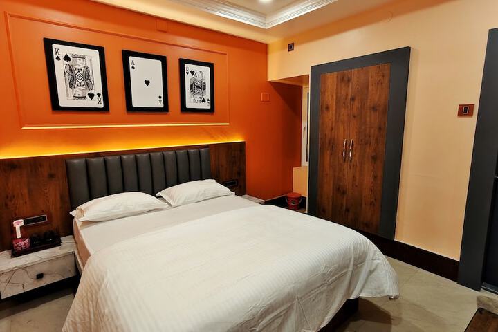 Room 20 of 33