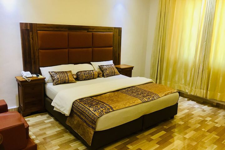 Room 7 of 38