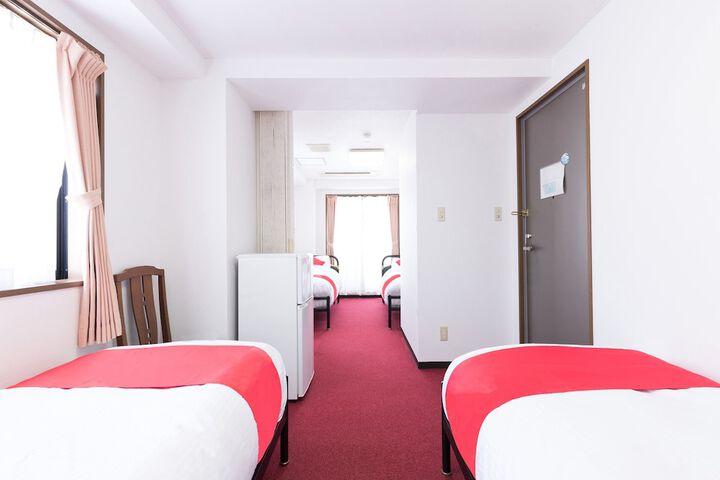 Room 2 of 33