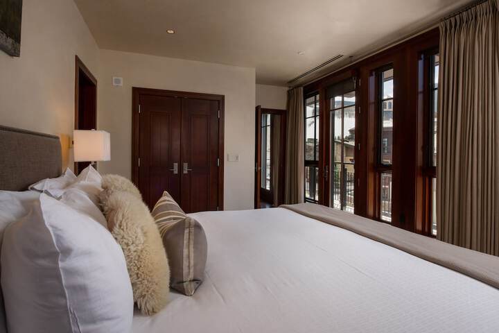 Room 8 of 158