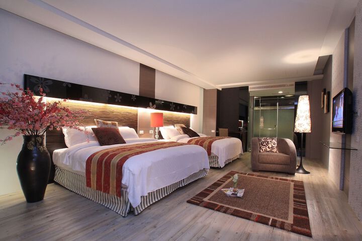 Room 4 of 37