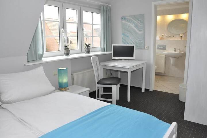 Room 4 of 30
