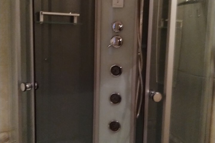 Room 37 of 60