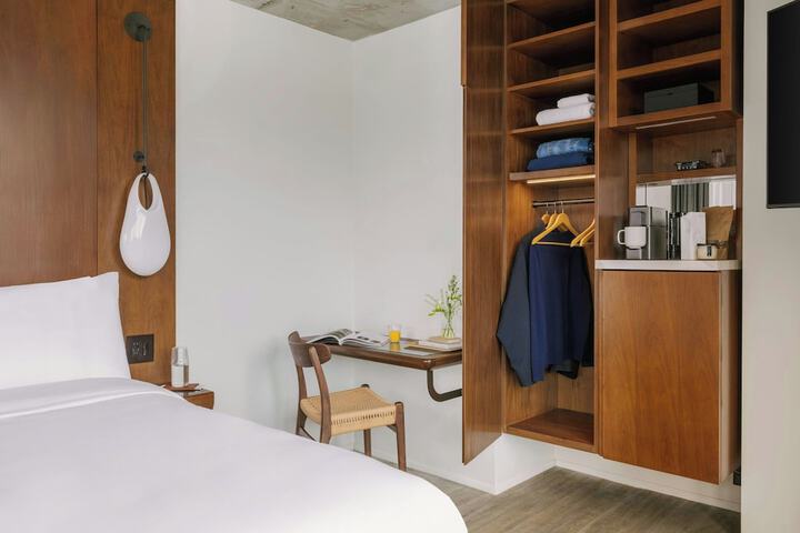 Room 19 of 51