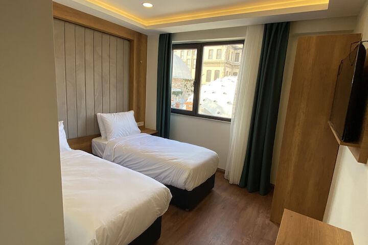 Room 9 of 19