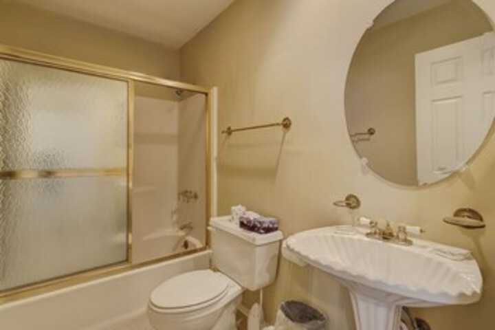 Room 4 of 24