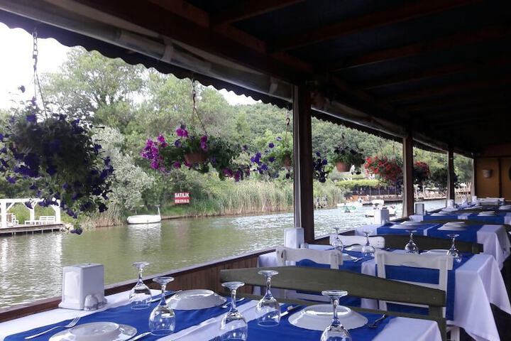 Dining 10 of 18