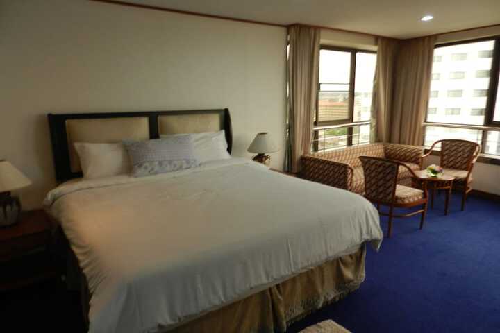 Room 8 of 259