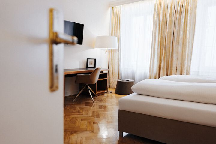 Room 12 of 50