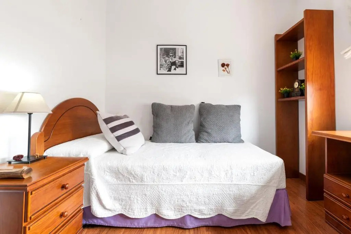 Room 4 of 18