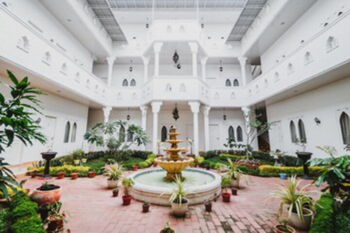 RedDoorz Plus Syariah at Jalan Brigjend Katamso Medan