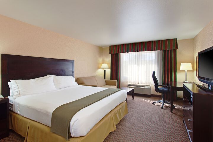 Standard King Bed Accessible (12 of 12)
