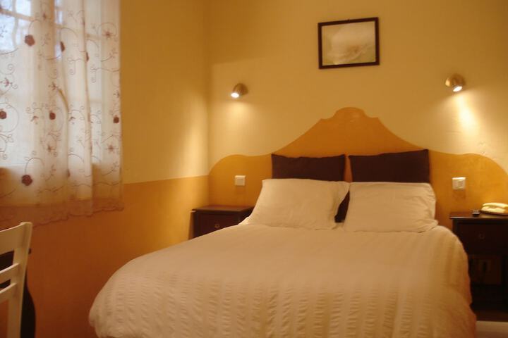Room 6 of 50