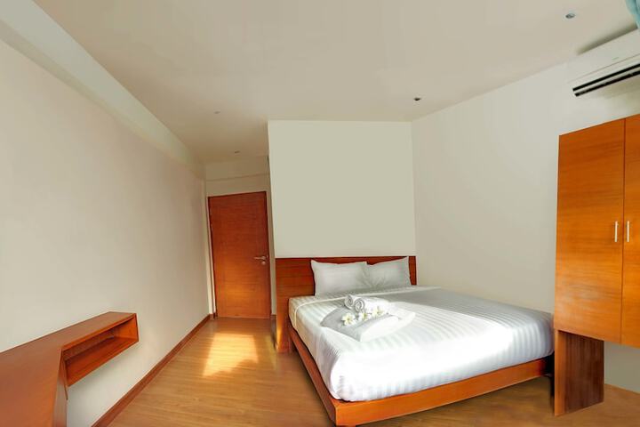 Room 6 of 17