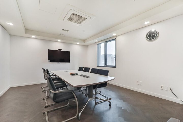 Business Center 71 of 75