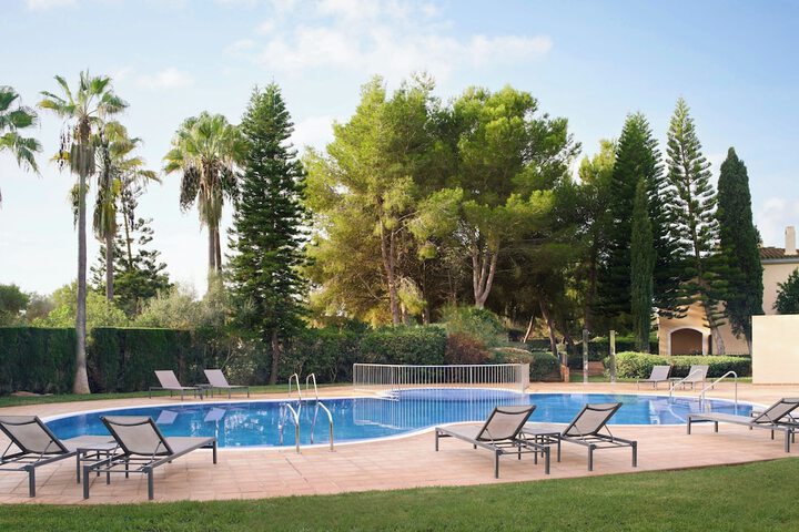 Pools & Facilities
