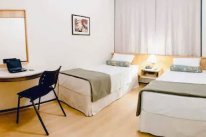 Room 4 of 18