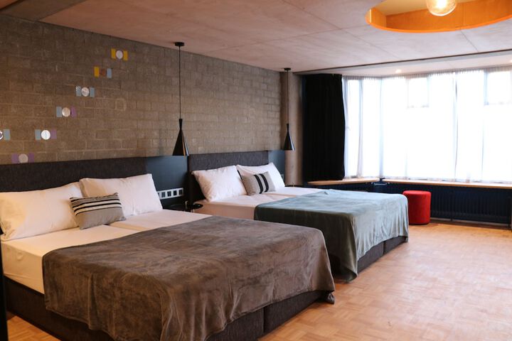 Room 5 of 65