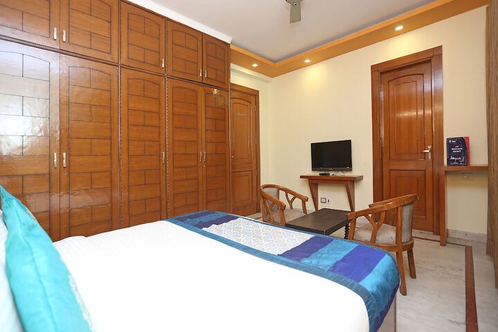 Room 4 of 20