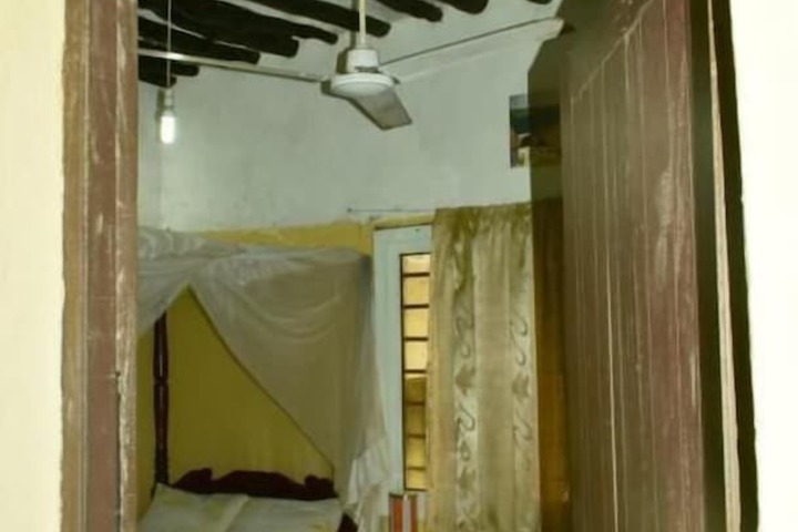 Room 10 of 48