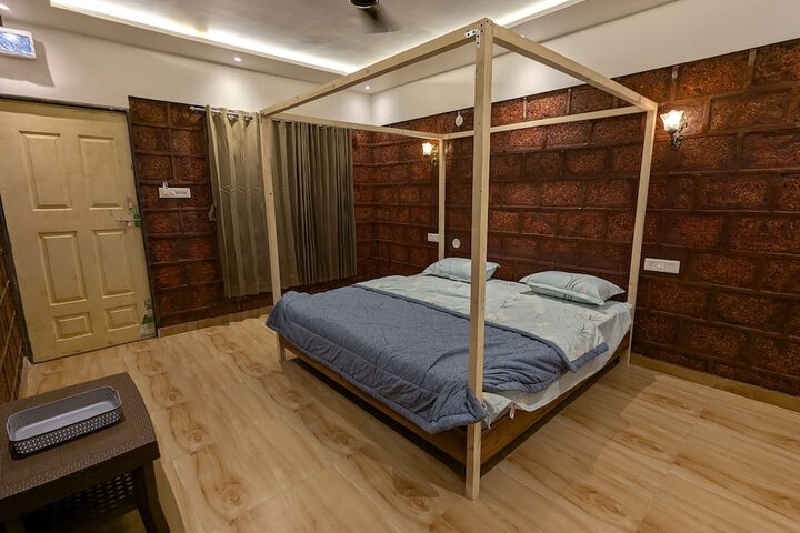Room 14 of 38