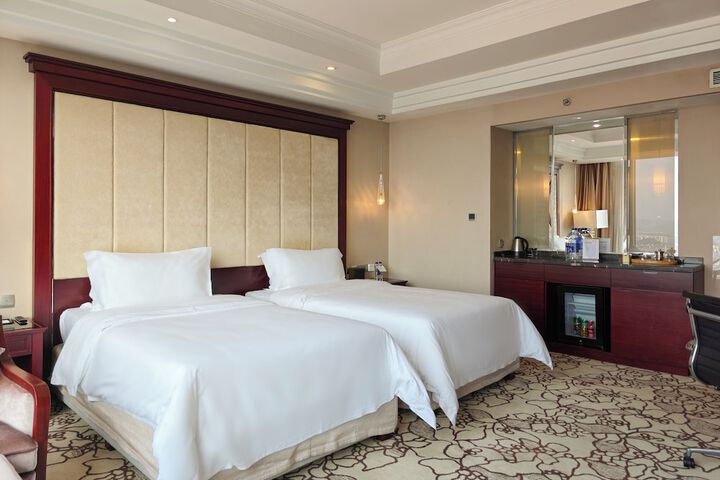 Room 44 of 102