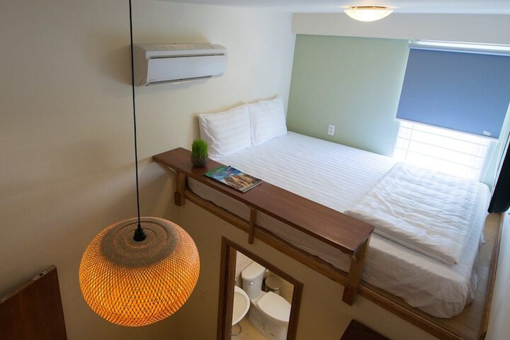 Room 2 of 32